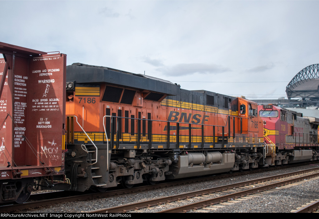 BNSF 7186